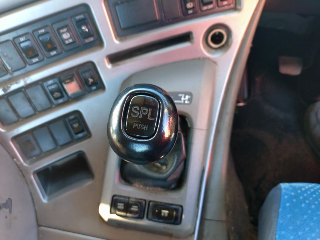 NISSAN UD ADG-GK4XAB 6W Tractor Head 10t