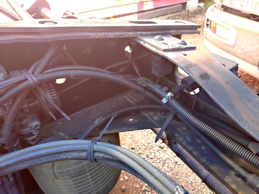 NISSAN UD ADG-GK4XAB 6W Tractor Head 10t