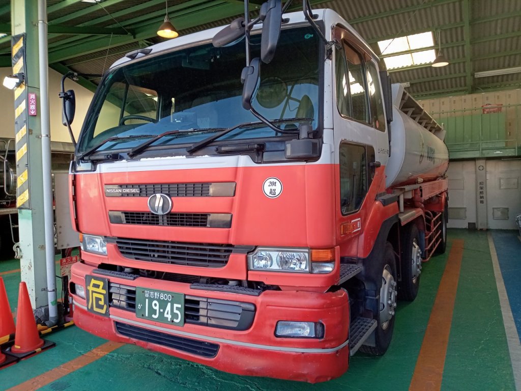 NISSAN UD KL-CV27E Tanker Truck over 10t