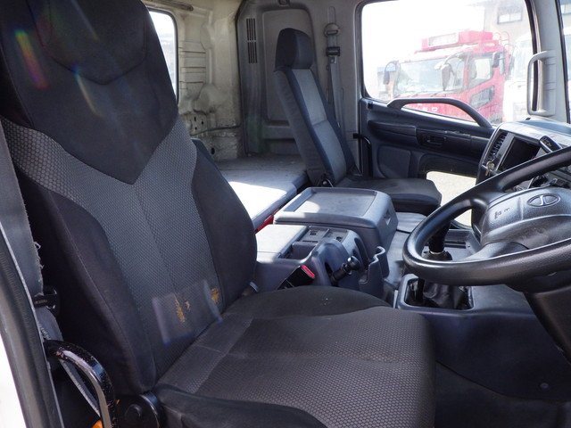 HINO PK-SH1EGJG 6W Tractor Head over 10t
