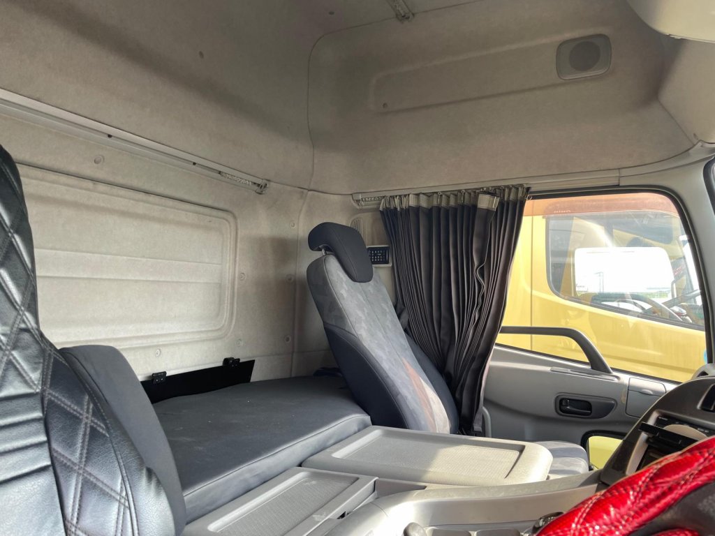 NISSAN UD LKG-CG5ZA Aluminum Wing Van over 10t