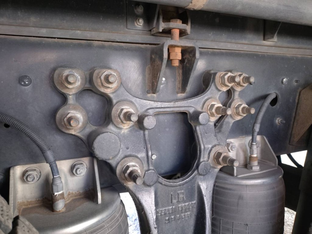 NISSAN UD PKG-CD4YA Refrigerated Van (Reefer Wing Truck) 