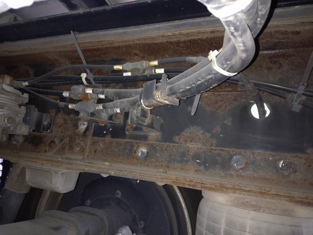 NISSAN UD PKG-CD4YA Refrigerated Van (Reefer Wing Truck) 