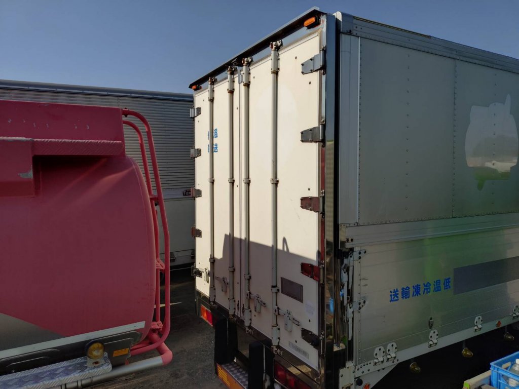 NISSAN UD PKG-CD4YA Refrigerated Van (Reefer Wing Truck) 