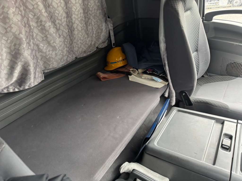 ISUZU PKG-FRR90S2 Aluminum Wing Van 4t wide