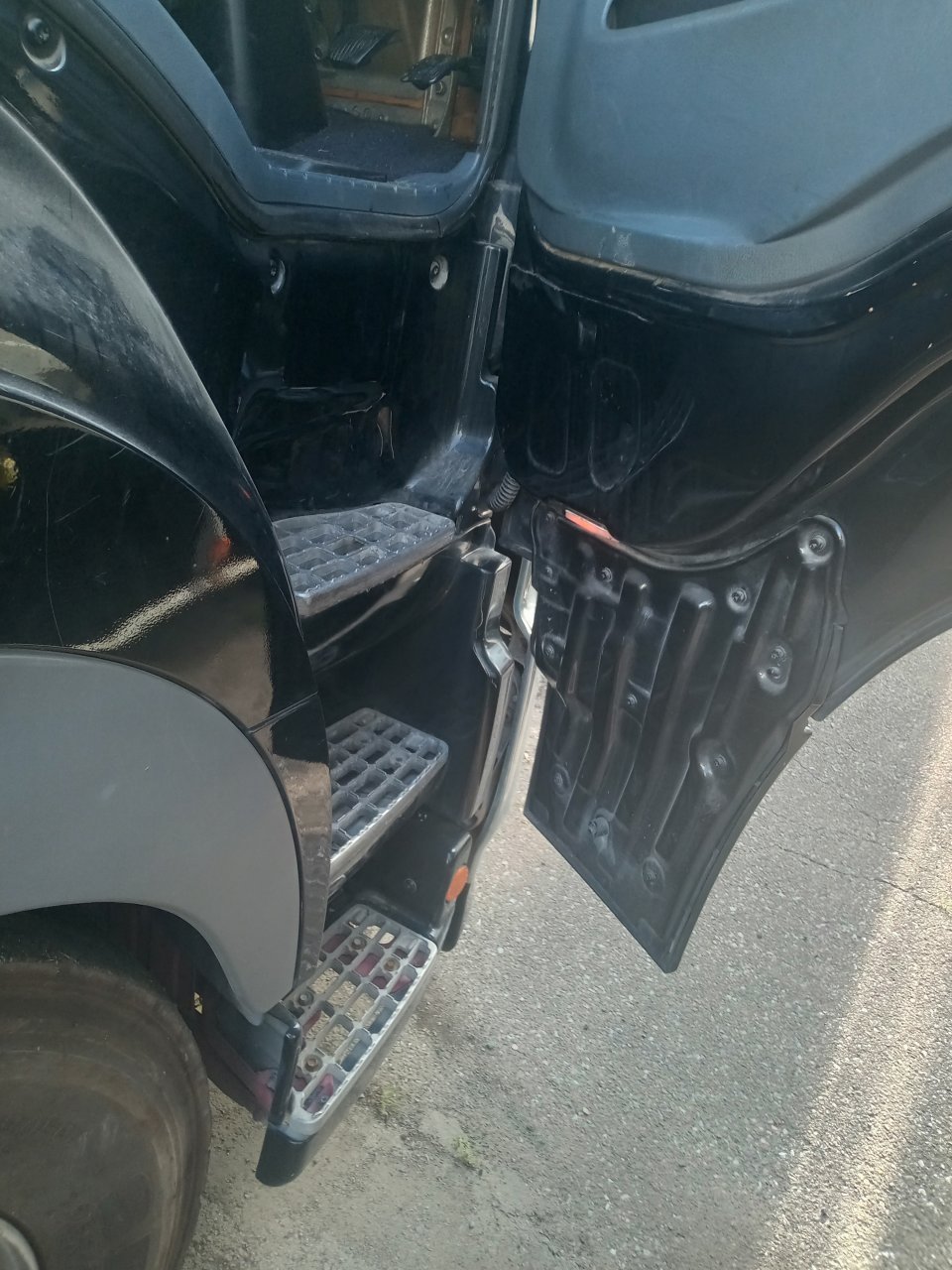 HINO BDG-SH1EDXG 6W Tractor Head 10t