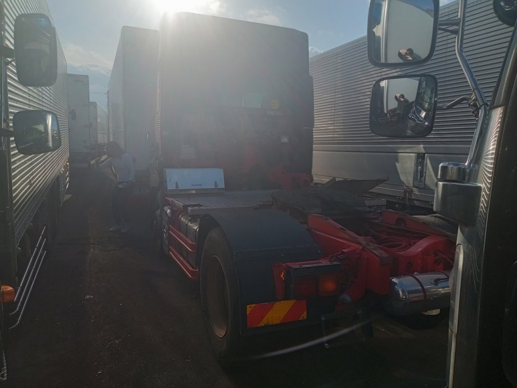 HINO BDG-SH1EDXG 6W Tractor Head 10t