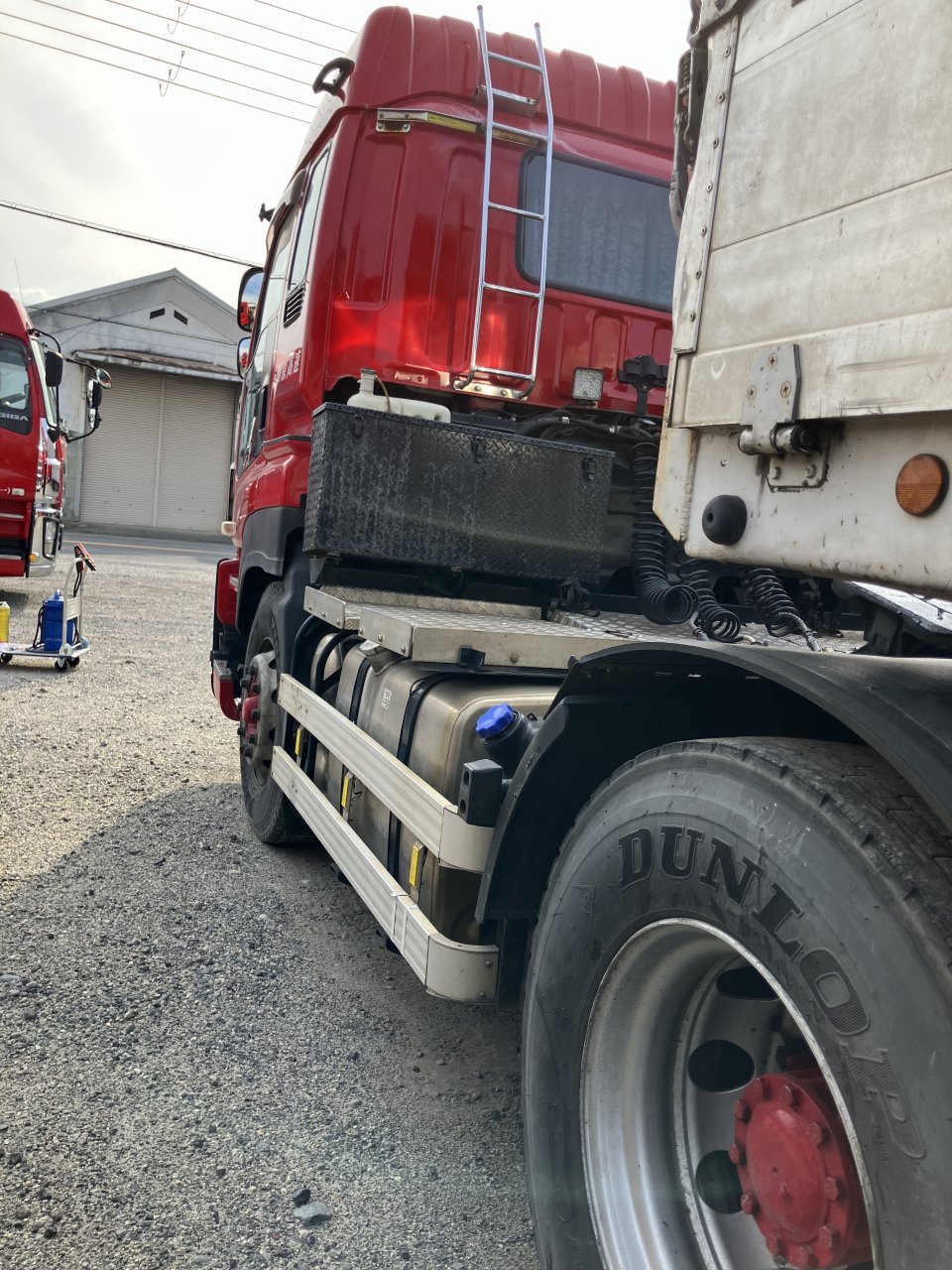 ISUZU QKG-EXD52AD 6W Tractor Head over 10t