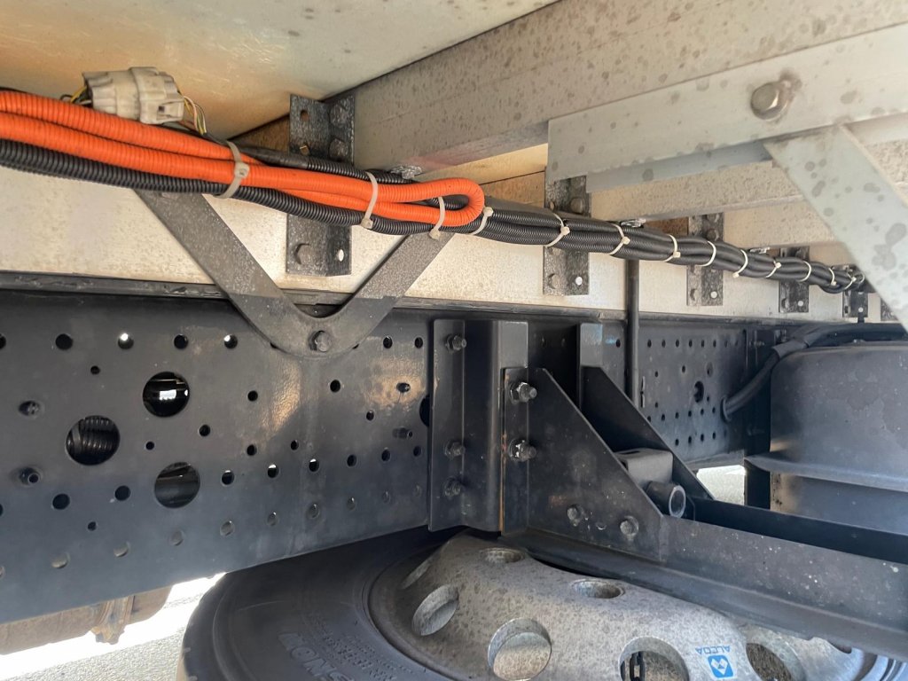 ISUZU TKG-FRR90S2 Refrigerated Van (Reefer Wing Truck) 4t standard