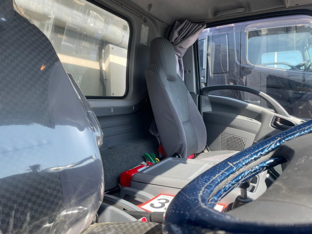 ISUZU TKG-FRR90S2 Refrigerated Van (Reefer Wing Truck) 4t standard