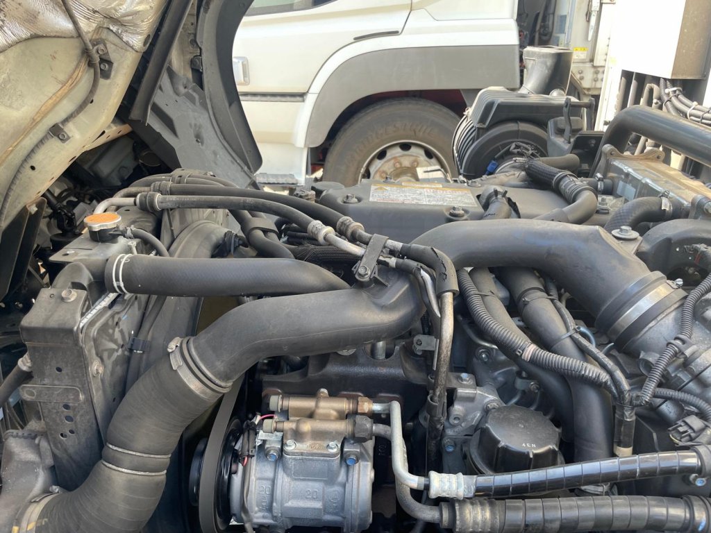 ISUZU TKG-FRR90S2 Refrigerated Van (Reefer Wing Truck) 4t standard