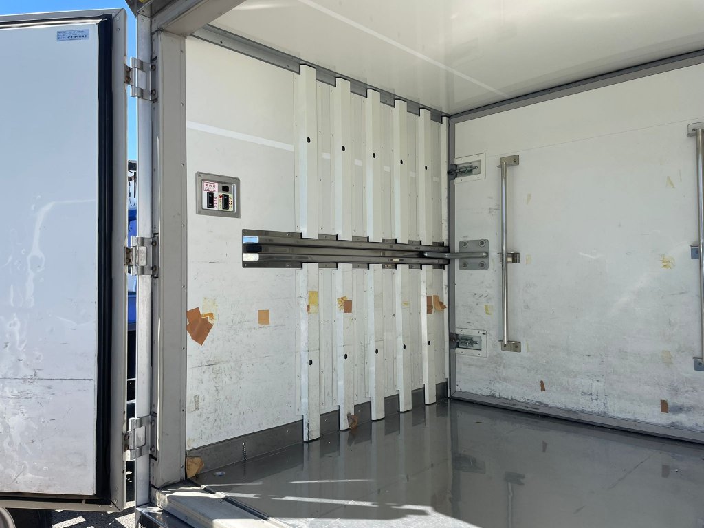 TOYOTA QDF-KDY231 Refrigerated Van (Reefer Wing Truck) 