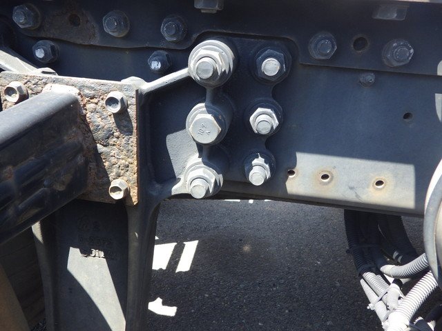 ISUZU QKG-EXD52AE 6W Tractor Head over 10t