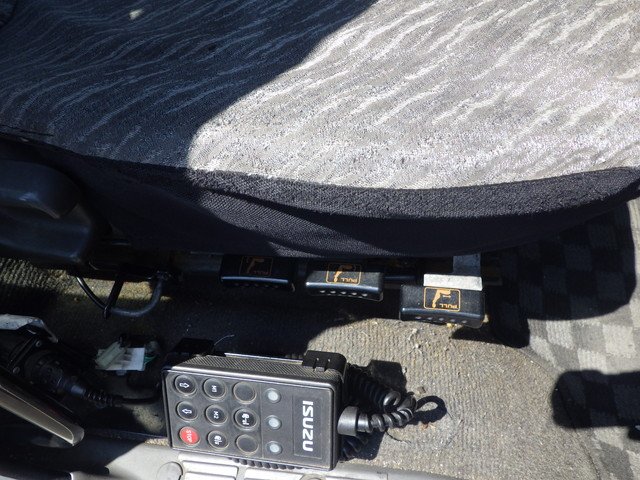 ISUZU QKG-EXD52AE 6W Tractor Head over 10t