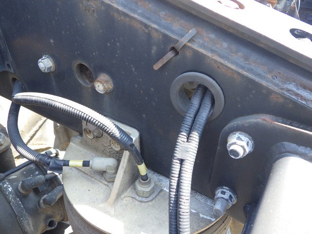 ISUZU QKG-EXD52AE 6W Tractor Head over 10t