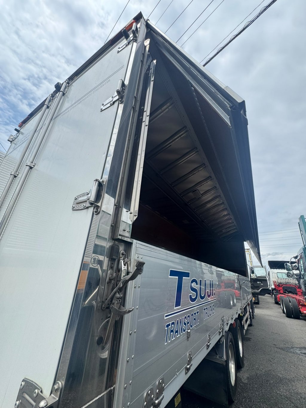 ISUZU QKG-CYJ77A Aluminum Wing Van 10t