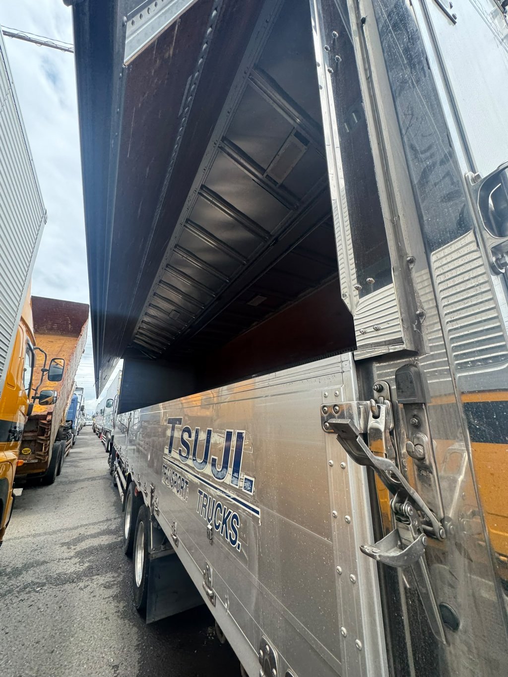 ISUZU QKG-CYJ77A Aluminum Wing Van 10t